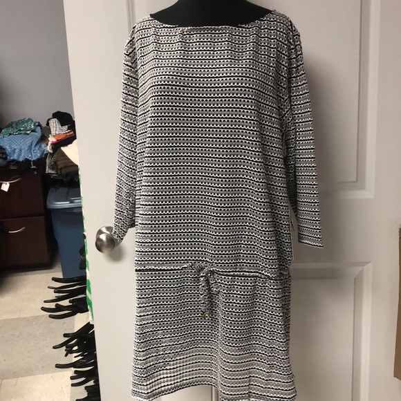 Anne Cole Other - Anne Cole black and white mesh coverup